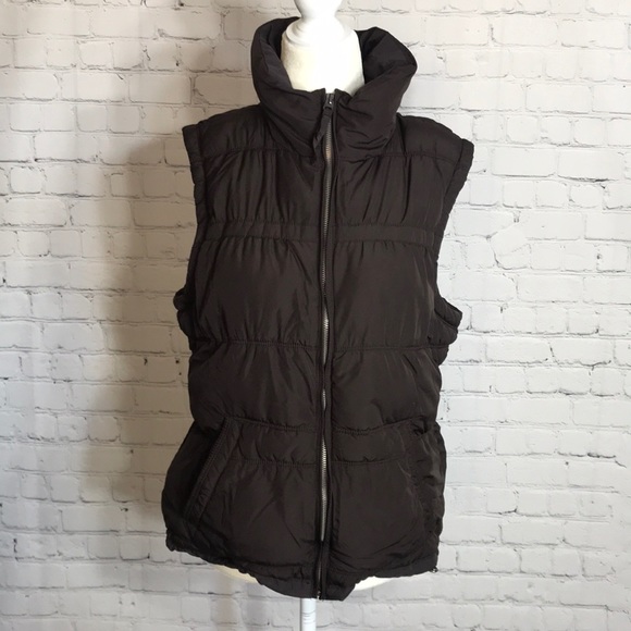 American Eagle Outfitters Jackets & Blazers - American Eagle zippered puffer vest